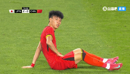 胜亿优配 王钰栋伤退！王钰栋大腿内侧拉伤无法坚持，随后被塞鸟换下